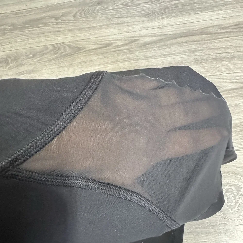 Victoria Sport Knockout By Victoria's Secret Black‎ Mesh Capri  Leggings Size M